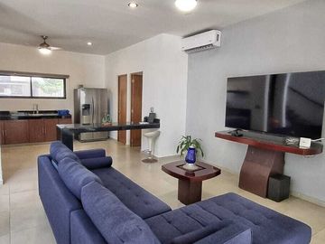 Casa en venta en privada con paneles solares  en Cholul en Mérida Yucatán.