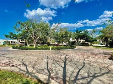 Casa en venta en privada con paneles solares  en Cholul en Mérida Yucatán.