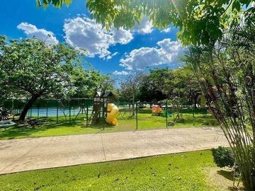 Casa en venta en privada con paneles solares  en Cholul en Mérida Yucatán.
