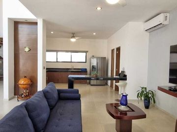 Casa en venta en privada con paneles solares  en Cholul en Mérida Yucatán.