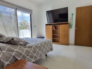Casa en venta en privada con paneles solares  en Cholul en Mérida Yucatán.