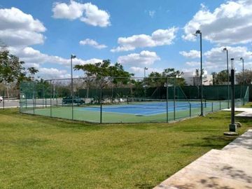 Casa en venta en privada con paneles solares  en Cholul en Mérida Yucatán.