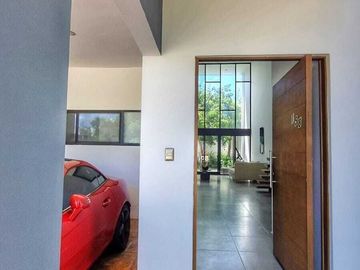 Casa en venta en privada con paneles solares  en Cholul en Mérida Yucatán.