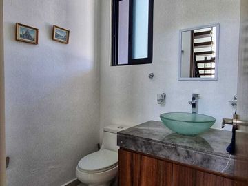 Casa en venta en privada con paneles solares  en Cholul en Mérida Yucatán.