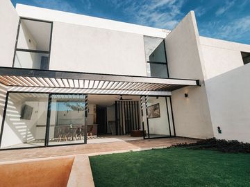 CASA EN VENTA EN PRIVADA EN CONKAL