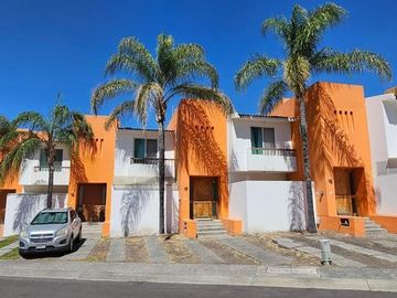 Casa en venta 3 recámaras en Naranjos Juriquilla, Querétaro