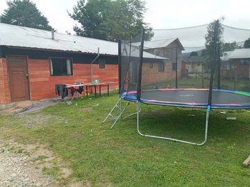 EN VENTA AMPLIA CASA MÁS UNA CABAÑA, PICHIRROPULLI, $ 93 MILLONES
