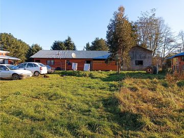 EN VENTA AMPLIA CASA MÁS UNA CABAÑA, PICHIRROPULLI, $ 93 MILLONES
