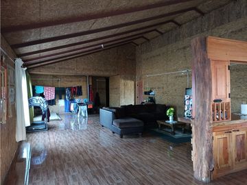 EN VENTA AMPLIA CASA MÁS UNA CABAÑA, PICHIRROPULLI, $ 93 MILLONES