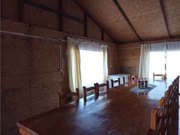 EN VENTA AMPLIA CASA MÁS UNA CABAÑA, PICHIRROPULLI, $ 93 MILLONES