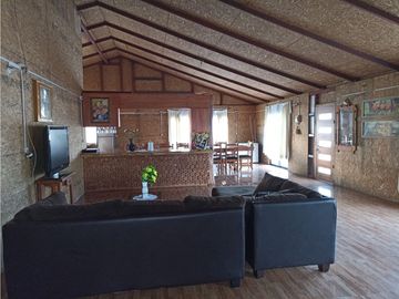 EN VENTA AMPLIA CASA MÁS UNA CABAÑA, PICHIRROPULLI, $ 93 MILLONES