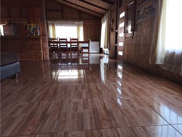 EN VENTA AMPLIA CASA MÁS UNA CABAÑA, PICHIRROPULLI, $ 93 MILLONES