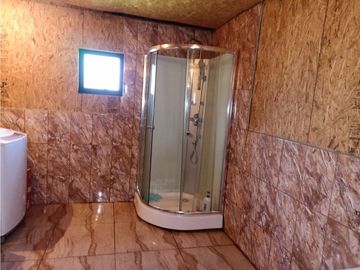 EN VENTA AMPLIA CASA MÁS UNA CABAÑA, PICHIRROPULLI, $ 93 MILLONES