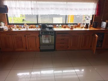 EN VENTA AMPLIA CASA MÁS UNA CABAÑA, PICHIRROPULLI, $ 93 MILLONES