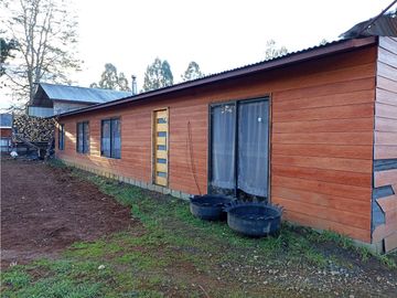 EN VENTA AMPLIA CASA MÁS UNA CABAÑA, PICHIRROPULLI, $ 93 MILLONES
