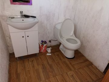 EN VENTA AMPLIA CASA MÁS UNA CABAÑA, PICHIRROPULLI, $ 93 MILLONES