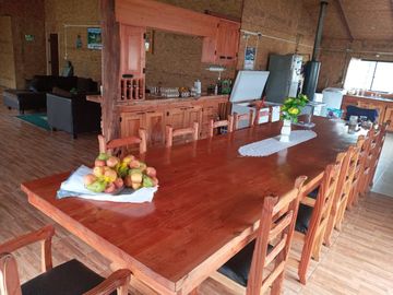 EN VENTA AMPLIA CASA MÁS UNA CABAÑA, PICHIRROPULLI, $ 93 MILLONES