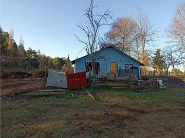 EN VENTA AMPLIA CASA MÁS UNA CABAÑA, PICHIRROPULLI, $ 93 MILLONES