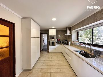 EXCELENTE CASA EN CONDOMINIO 5DOR+3BAÑOS+CABAÑA