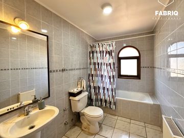 EXCELENTE CASA EN CONDOMINIO 5DOR+3BAÑOS+CABAÑA