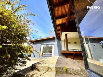 EXCELENTE CASA EN CONDOMINIO 5DOR+3BAÑOS+CABAÑA