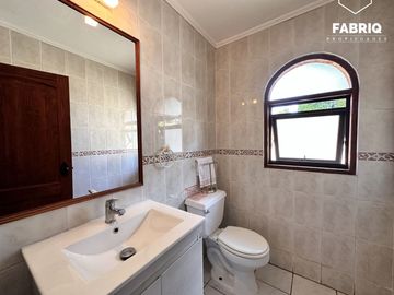EXCELENTE CASA EN CONDOMINIO 5DOR+3BAÑOS+CABAÑA