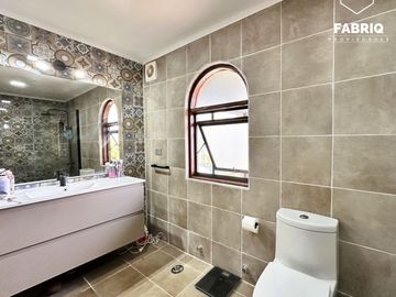 EXCELENTE CASA EN CONDOMINIO 5DOR+3BAÑOS+CABAÑA