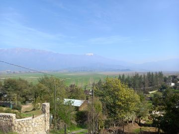 EN VENTA TERRENO DE 2.600 MTS2 CON CABAÑAS, 9.790 UF