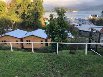 EN VENTA TERRENO DE 2.600 MTS2 CON CABAÑAS, 9.790 UF