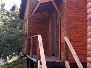 EN VENTA TERRENO DE 2.600 MTS2 CON CABAÑAS, 9.790 UF
