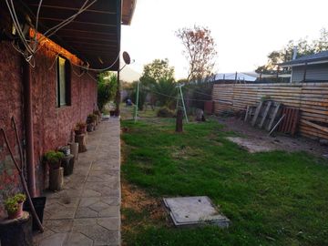EN VENTA CASA CON AMPLIO TERRENO EN PIRQUE $ 220 MILLONES