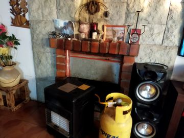 EN VENTA CASA CON AMPLIO TERRENO EN PIRQUE $ 220 MILLONES