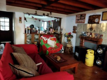 EN VENTA CASA CON AMPLIO TERRENO EN PIRQUE $ 220 MILLONES