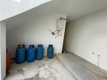 Quitumbe, Casa Comercial en Venta, 362m2, 6 Ambientes