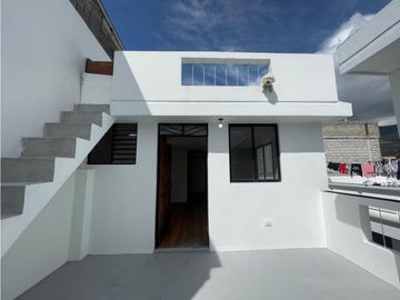 Quitumbe, Casa Comercial en Venta, 362m2, 6 Ambientes