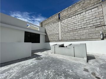Quitumbe, Casa Comercial en Venta, 362m2, 6 Ambientes