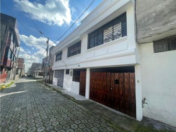 Quitumbe, Casa Comercial en Venta, 362m2, 6 Ambientes