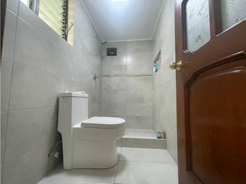 Quitumbe, Casa Comercial en Venta, 362m2, 6 Ambientes