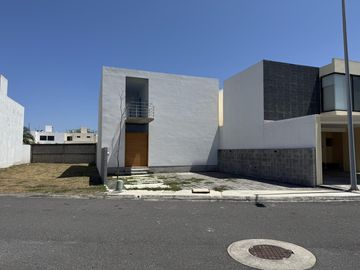 CASA EN VENTA EN LOMAS DE LA RIOJA/POETAS
