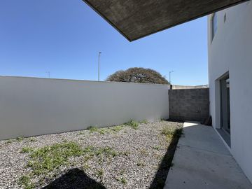 CASA EN VENTA EN LOMAS DE LA RIOJA/POETAS