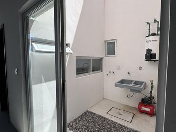 CASA EN VENTA EN LOMAS DE LA RIOJA/POETAS