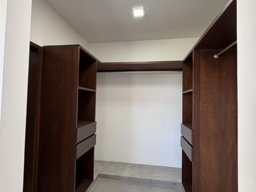 CASA EN VENTA EN LOMAS DE LA RIOJA/POETAS