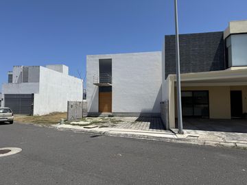 CASA EN VENTA EN LOMAS DE LA RIOJA/POETAS