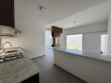 CASA EN VENTA EN LOMAS DE LA RIOJA/POETAS