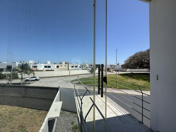 CASA EN VENTA EN LOMAS DE LA RIOJA/POETAS