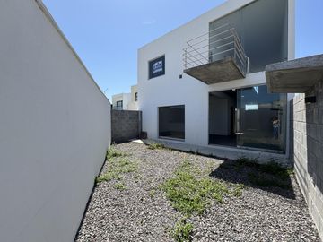 CASA EN VENTA EN LOMAS DE LA RIOJA/POETAS
