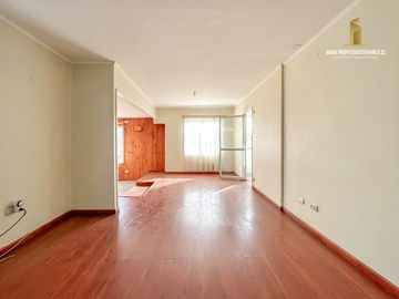 QUILPUE VENTA CASA DOS PISOS 4D 2B SALA DE ESTAR VALENCIA