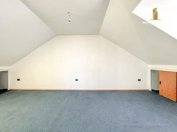 QUILPUE VENTA CASA DOS PISOS 4D 2B SALA DE ESTAR VALENCIA