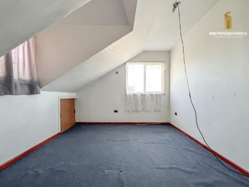 QUILPUE VENTA CASA DOS PISOS 4D 2B SALA DE ESTAR VALENCIA