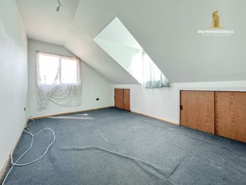 QUILPUE VENTA CASA DOS PISOS 4D 2B SALA DE ESTAR VALENCIA